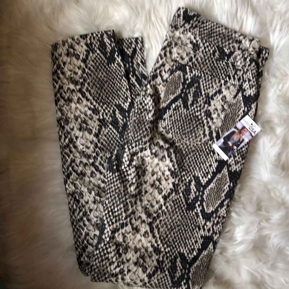 Brand new with tags Karen Kane snake skin lightweight jeans. Made in the USA
